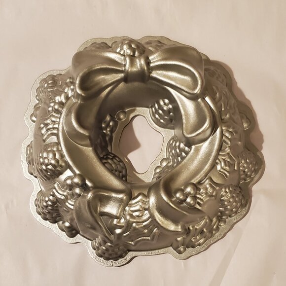 Nordic Ware Holiday Wreath Bundt Pan - Picture 1 of 5